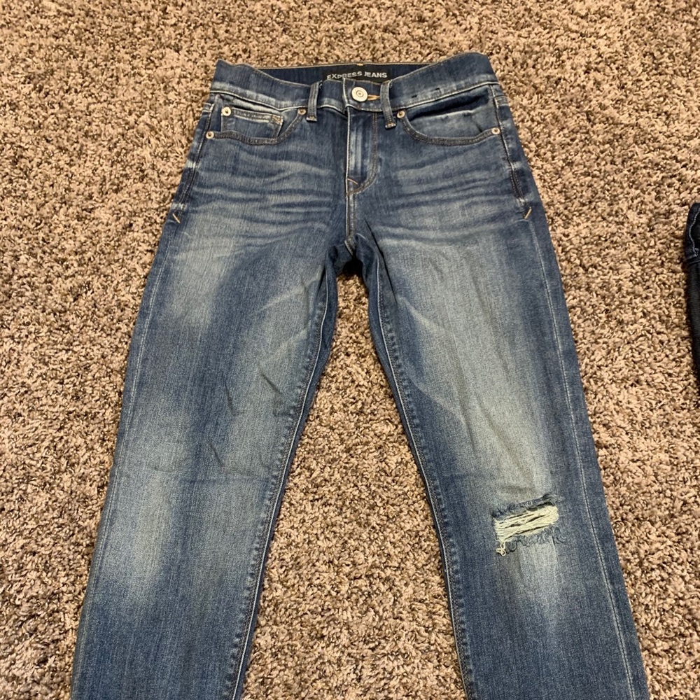 EXPRESS Distressed cropped jeans